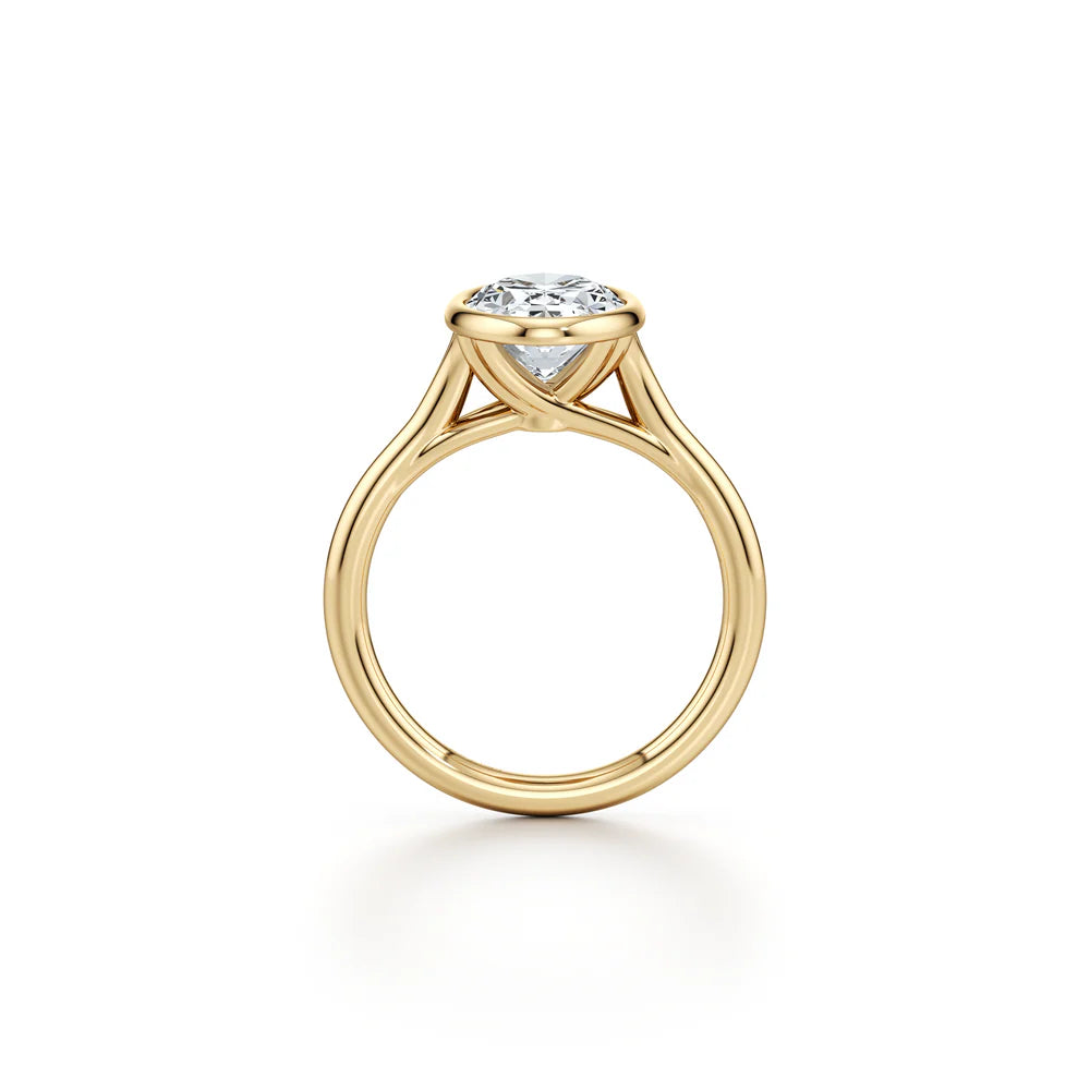 Lune Solitaire Engagement Ring – Round Cut – Bezel-Set High-Polish Band