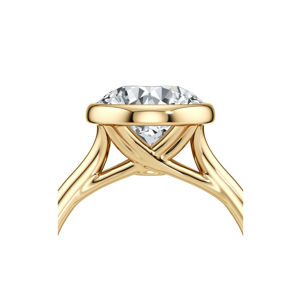 Lune Solitaire Engagement Ring – Round Cut – Bezel-Set High-Polish Band
