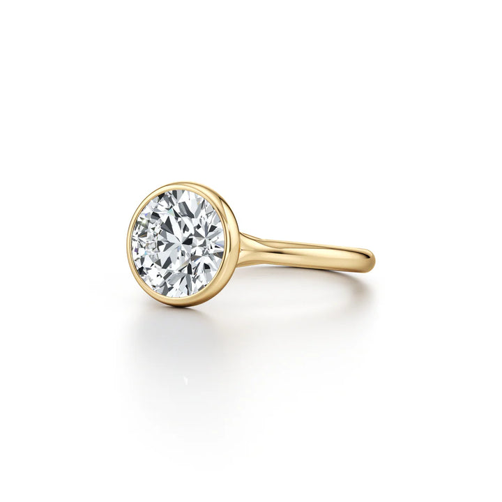 Lune Solitaire Engagement Ring – Round Cut – Bezel-Set High-Polish Band