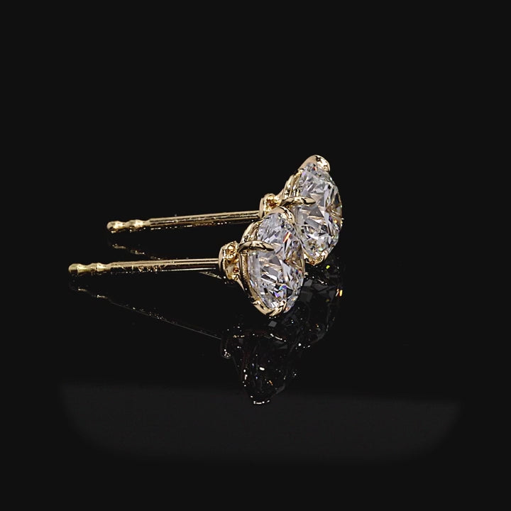 Étoile Round Brilliant Lab Diamond Stud Earrings video