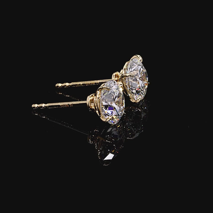 Étoile Round Brilliant Lab Diamond Stud Earrings video