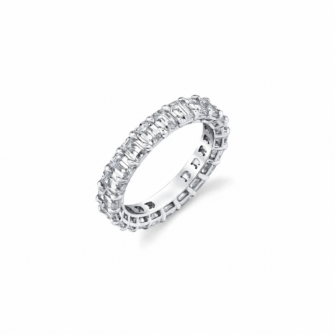 Cassis Eternity Band – Emerald Cut – Shared-Prong